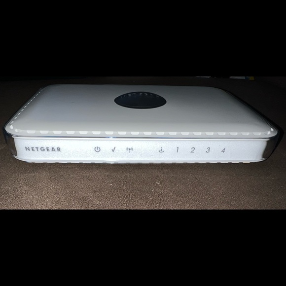 NetGear WPN824 v3 RangeMax Wireless Router - Picture 5 of 5